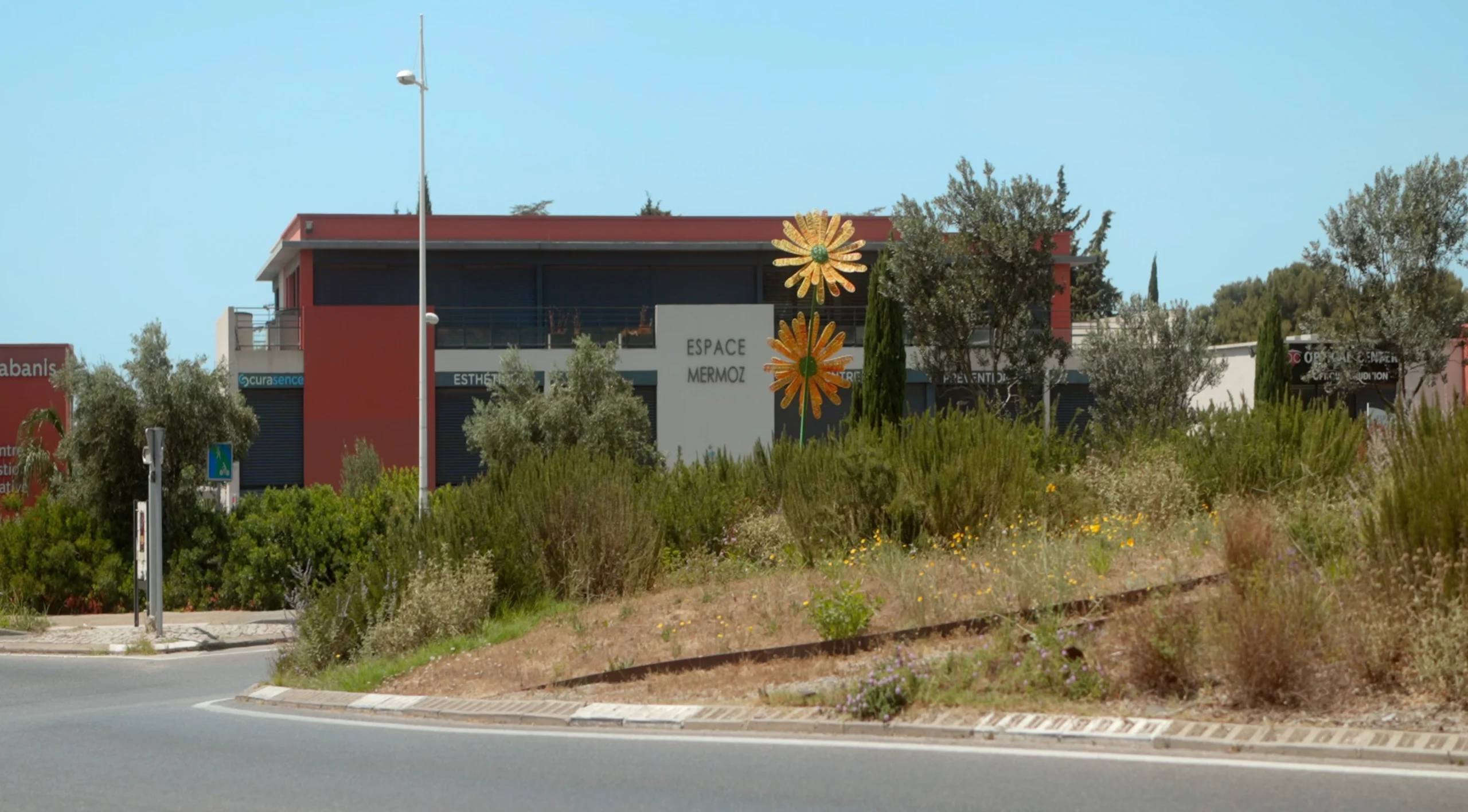 cabinet dentaire mermoz scaled Accueil Dentistes Ollioules | Cabinet dentaire Mermoz